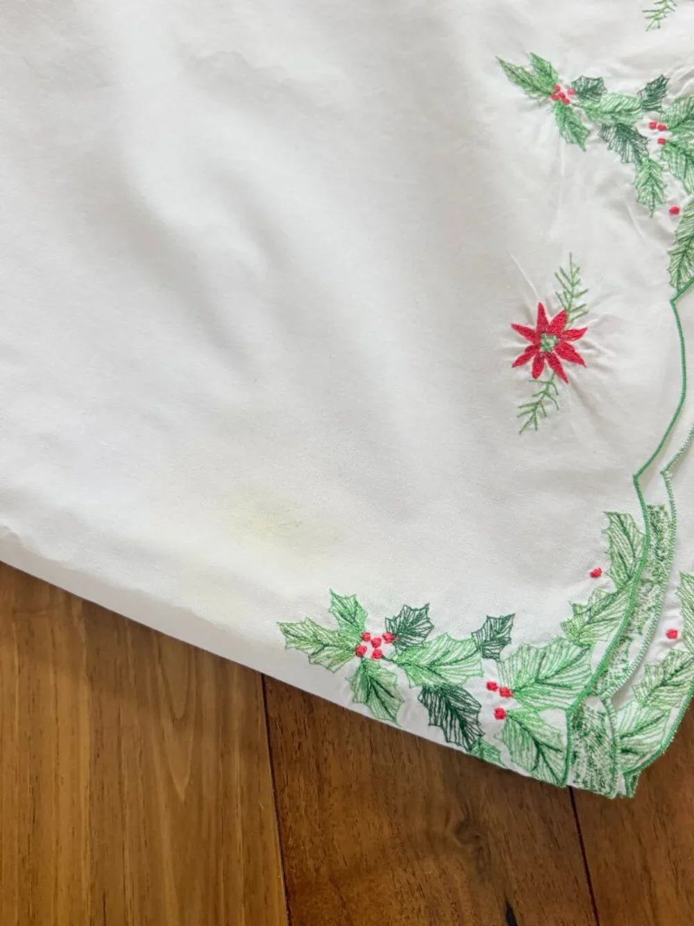 Vintage Handmade Cotton Christmas Tablecloth Set 8 Embroidered Napkins Included